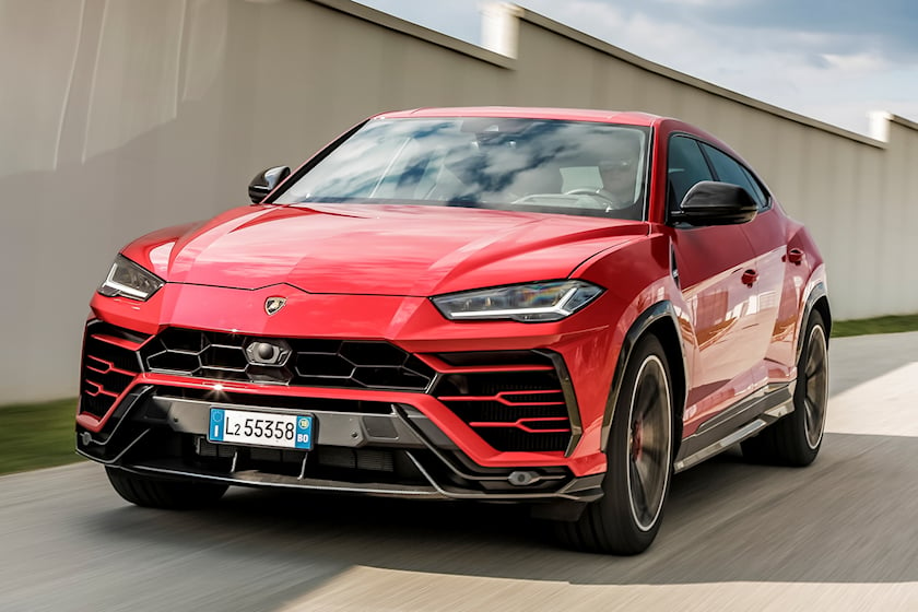 2019-2021 Lamborghini Urus Front View Driving