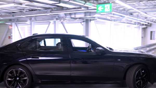 BMW выпустила 2-миллионную 7-ю серию в Дингольфинге