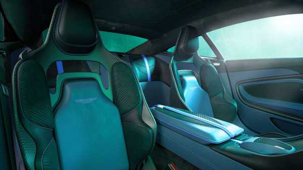 Aston Martin DBS 770 Ultimate - прощальная версия с двигателем V12